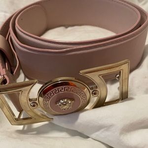 Mauve Versace Belt, Like New w/ has no flaws!